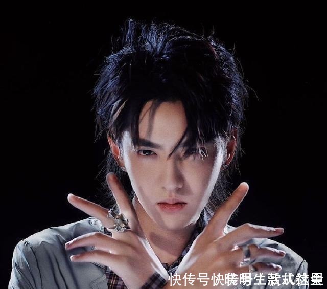 贝克汉姆|男人过了40岁,尽量别留以下5种发型,又土又显老