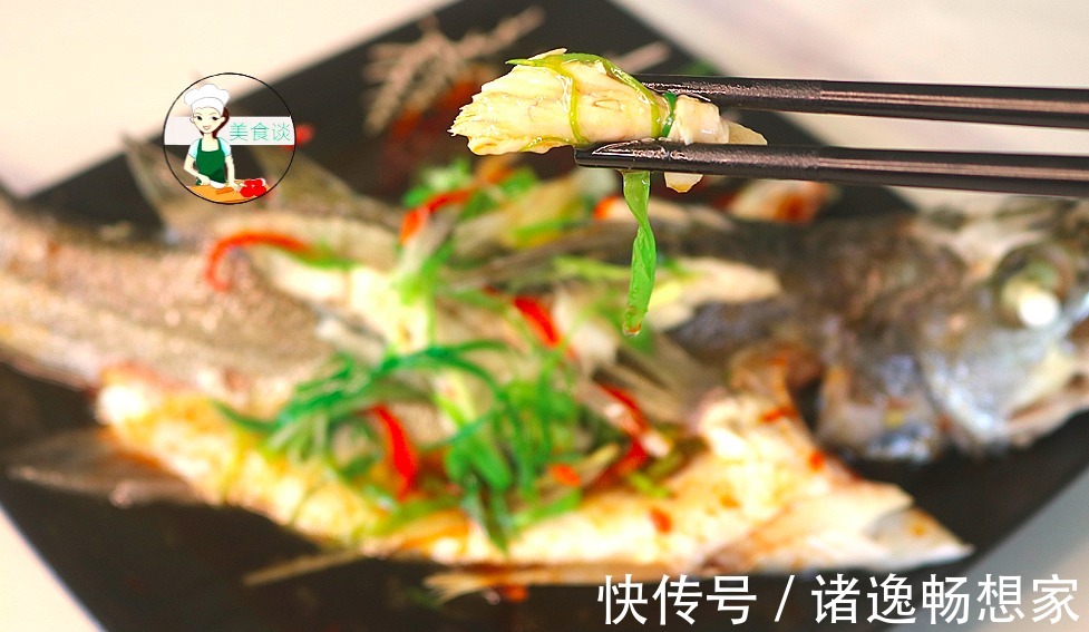 鲈鱼|清蒸鱼时,不能放盐和料酒,大厨教你蒸鱼3技巧,鱼肉鲜嫩不腥气
