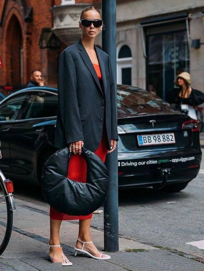 穿搭|西装配裙一半帅气一半温柔, 在这个秋天尽显高级美