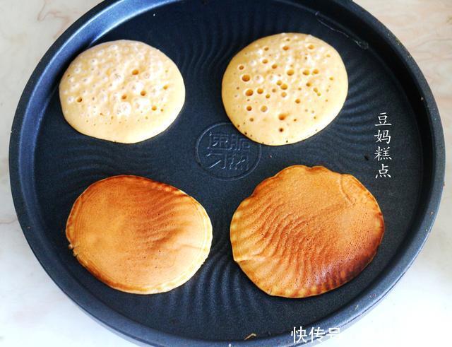 睡前拌好面糊,早上起来花3分钟一煎,这早餐饼又软又香