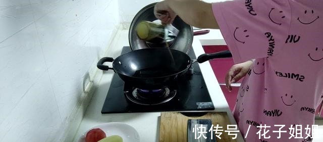 美食|1个土豆加1个西红柿就能做成一道好吃的美食，想吃就来跟我一起做！