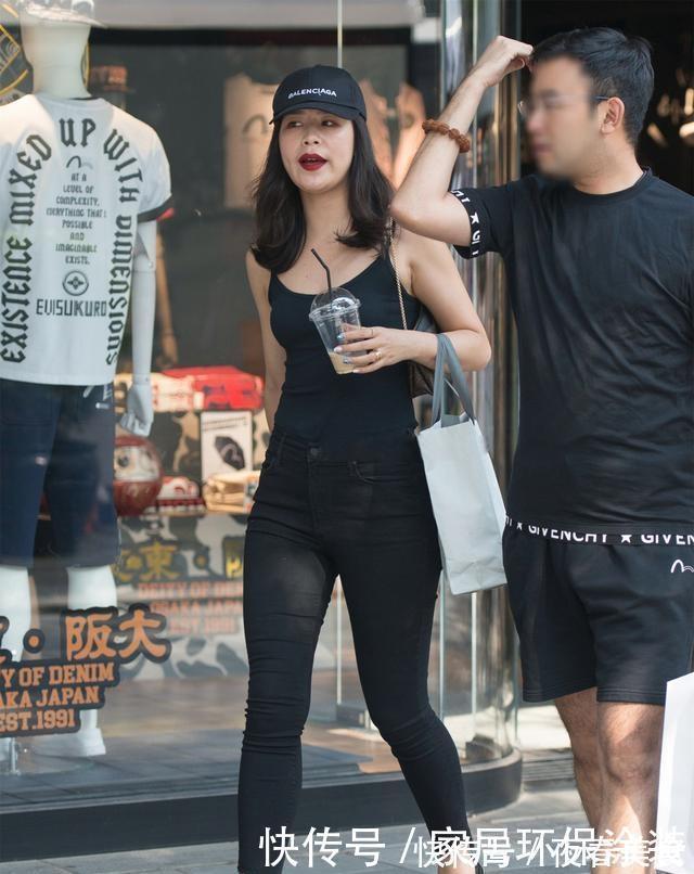 无痕 “无痕”打底裤的辣妈，贴身又显瘦，时尚与气质兼顾