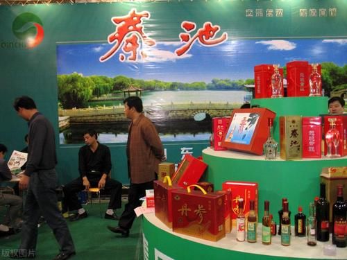 潍坊济宁青岛临沂的白酒，广告语太霸气了，背后是鲁酒曾经的辉煌