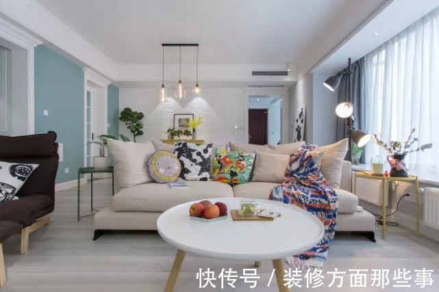 收纳|130平现代风三居室,白色收纳柜直冲天花板收纳整齐有序