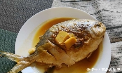 炖鱼时，别只放料酒，多加“2种料”，鱼肉鲜嫩入味，腥味全无