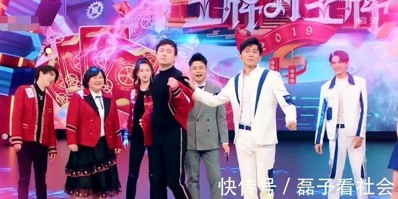 沈腾舞台尬舞,却突发“意外”,谁注意李晨当时的反应?路转粉