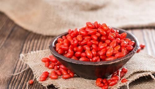 衰老|女性要坚持吃3种食物,排毒养颜,延缓衰老,有益健康