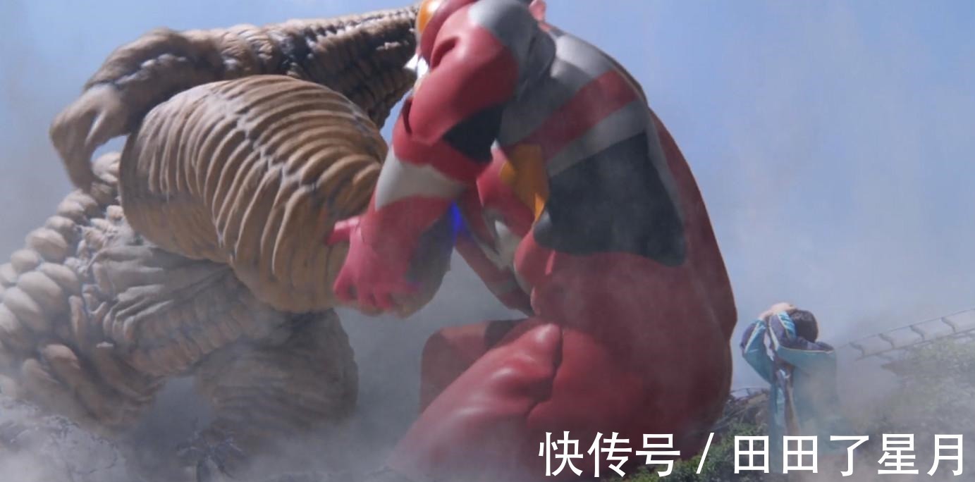 圆谷|东大妈竟然学圆谷,圣刃第1话出现巨石怪,网友就差一个奥特曼