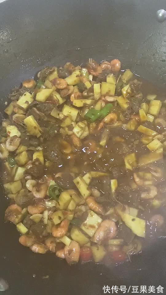用这个技巧做虾子冬笋肉丁酱，味道好吃极了