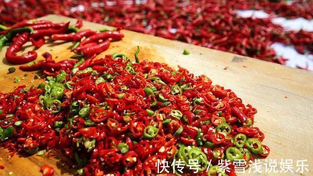 血压升高|高血压人群须知:4物请撤下饭桌,管住嘴,血压兴许乖乖“听话”