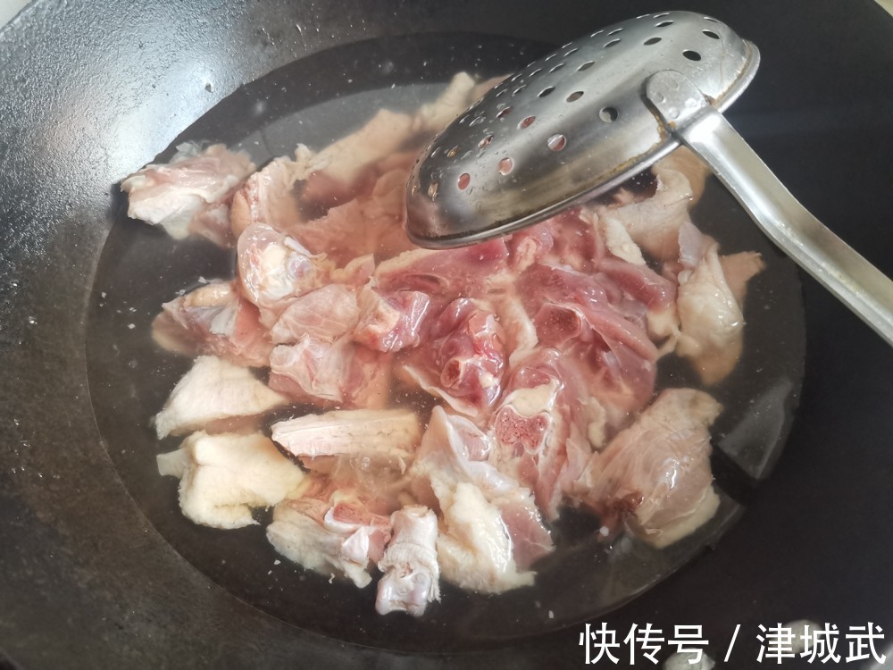 上火|吃牛羊肉不如吃它，7块钱一斤，炖一锅滋补去燥又解馋，真香