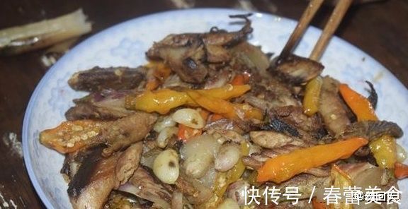 儿女吵着要回农村老家，公婆热情得恨不得杀猪招待，吃到打饱嗝