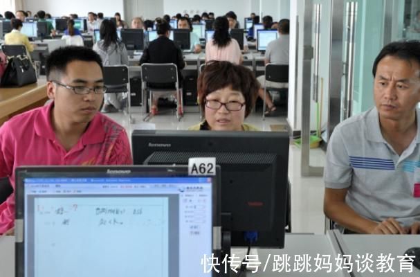 学生$初中生自创“饺子字体”走红,圆滚滚十分可爱,阅卷老师十分喜欢