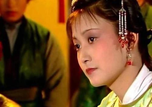 薛宝钗是群芳之冠,但迎春评价黛玉的3字,却说明她这点输给黛玉
