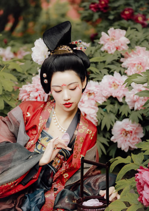 小姐姐$本以为唐制汉服够美了,直到看见“贵妃风”,才知道什么是精致