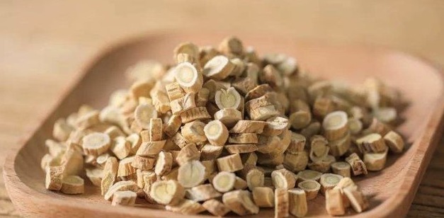 身体|退休教师吃黄芪一个月,身体大变化,那么黄芪究竟有什么作用呢