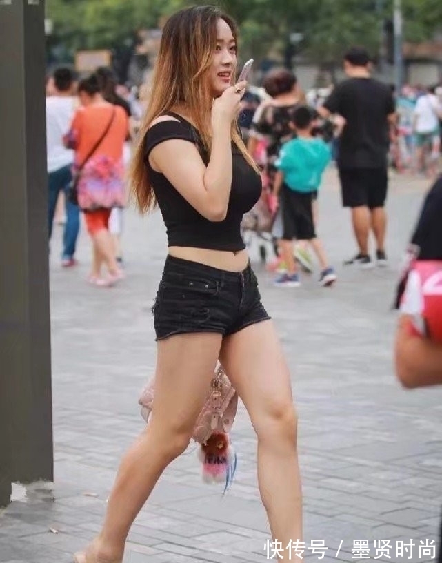 魅力 无穷魅力的牛仔短裤,不仅率性又自然,还能在视觉上修饰腿型!