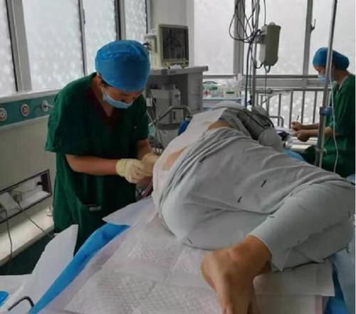 产科医生|医生让产妇准备“刀纸”,产妇嫌糙偷换“卫生纸”,遭医生斥责