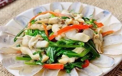 自从学会了几道下饭菜后,朋友经常来家里蹭饭,一上桌就抢光了