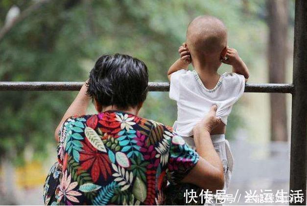 扎心|为啥遭嫌弃的都是奶奶,带娃“主力军”都是姥姥?真相现实又扎心