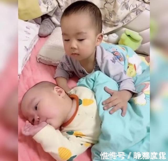 大宝|三岁哥哥每天亲自上阵哄妹妹睡觉火了,网友:永远都是别人家的!