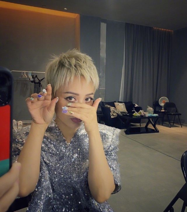 购物袋|都在抗拒《中餐厅5》姚安娜龚俊组CP,却偷偷嗑起了周也