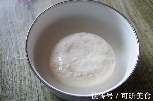 蒸馒头时，有人放酵母放白糖，其实“它”才是让馒头变松软的秘诀