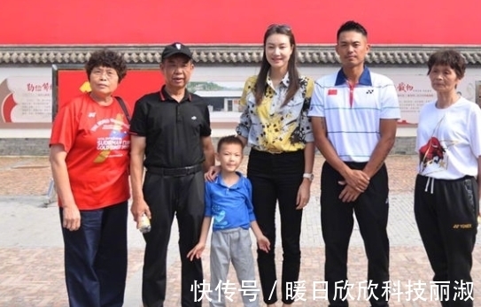 高跟鞋|谢杏芳家庭地位高!与林丹合影细节有变化,不再只顾及丈夫的面子