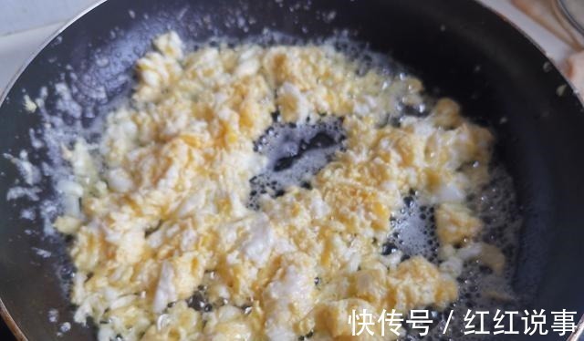 常吃饺子的注意了，提醒家人用这菜，越早知道越好，比肉馅的都香！