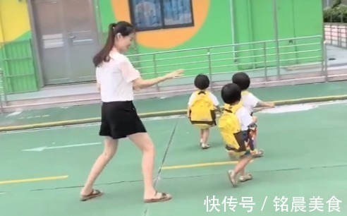 家长们|辣妈“六亲不认”式送三胞胎上学,像极了传说中的“赶鸭子上架”