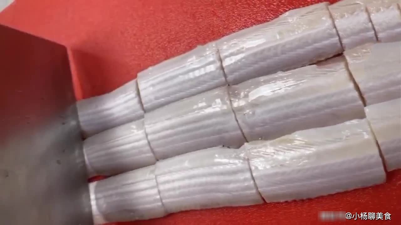 煎带鱼不粘锅不碎的小技巧,全程讲解详细,担保外形美观酥脆诱人