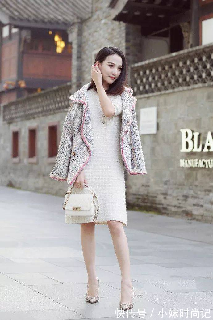 尖头|街拍:美女搭配一双尖头高跟鞋的话,整体给人一种名媛气质的时尚范儿