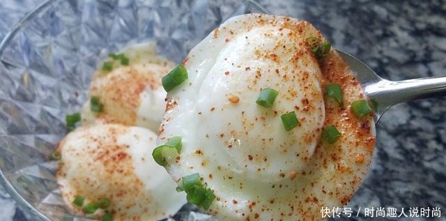 天气炎热,试试这道水煮荷包蛋,不用油也能做,好吃好看又清淡