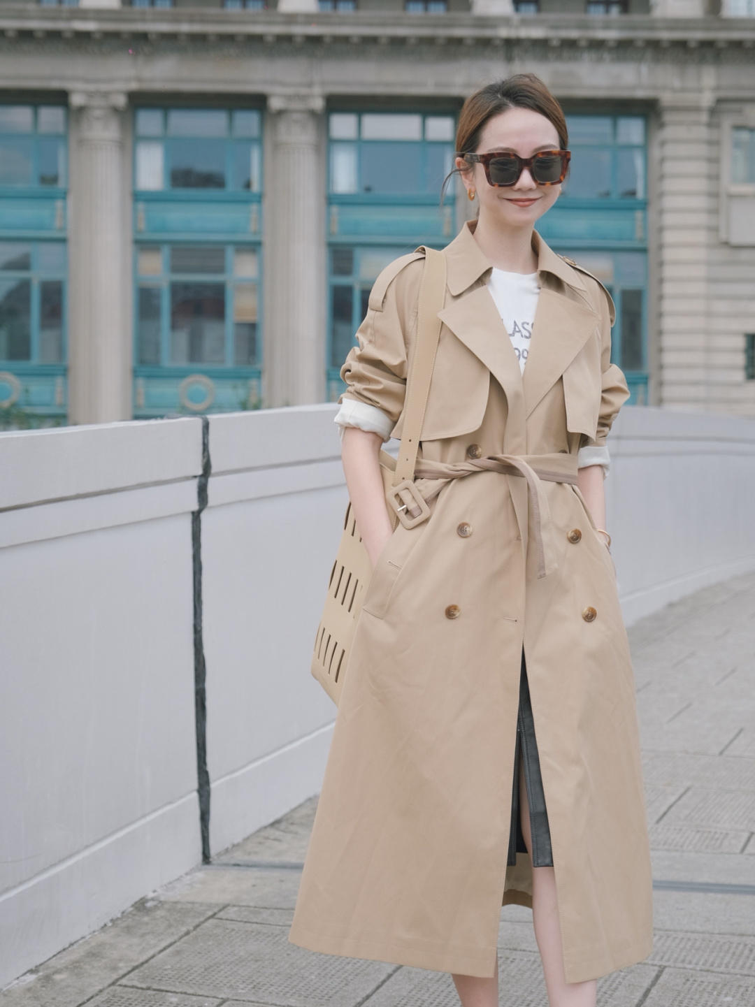 半身裙|职场法式穿搭指南,大u领针织衫+半身裙,穿起来气质又性感