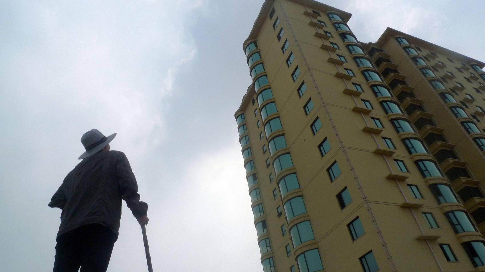 父母|一直帮子女带娃的老人,可能面临三种结局,每一种都吃力不讨好