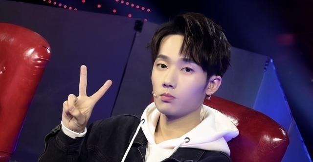 好声音夺冠后再次参赛,第一轮就被淘汰出局,被“打脸”的是谁