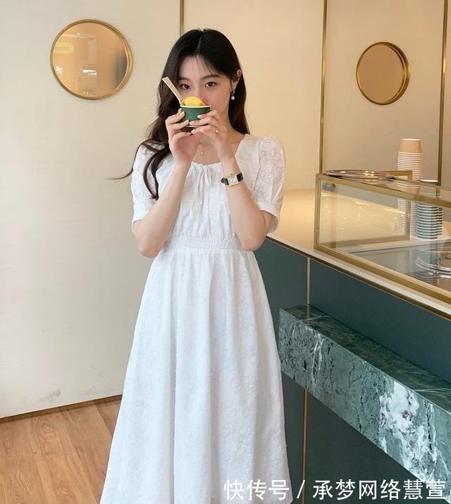 t恤|一直买买买却还是没衣服穿？不如穿好“基础款”，简约时髦又实用