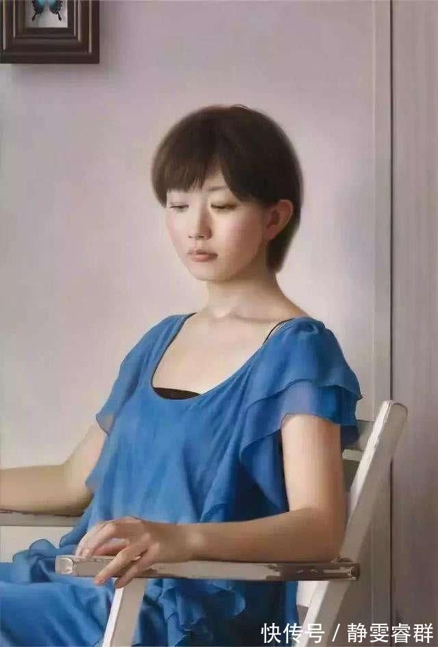 超写实@他画的女子就这么静静地坐着,画面竟然如此唯美