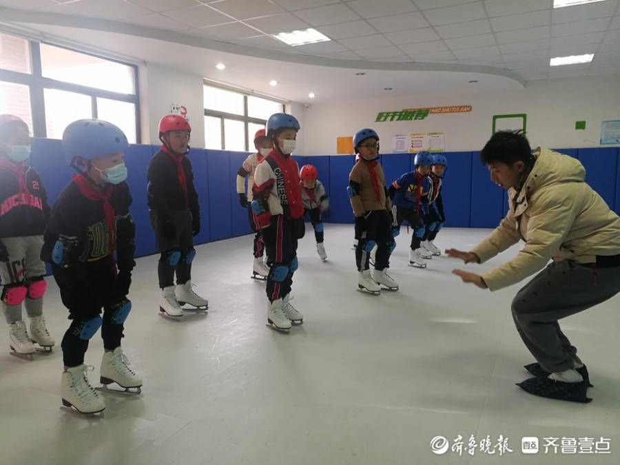 李珍梅|校园“花样体育”再添新品种，青岛一小学开冰雪课