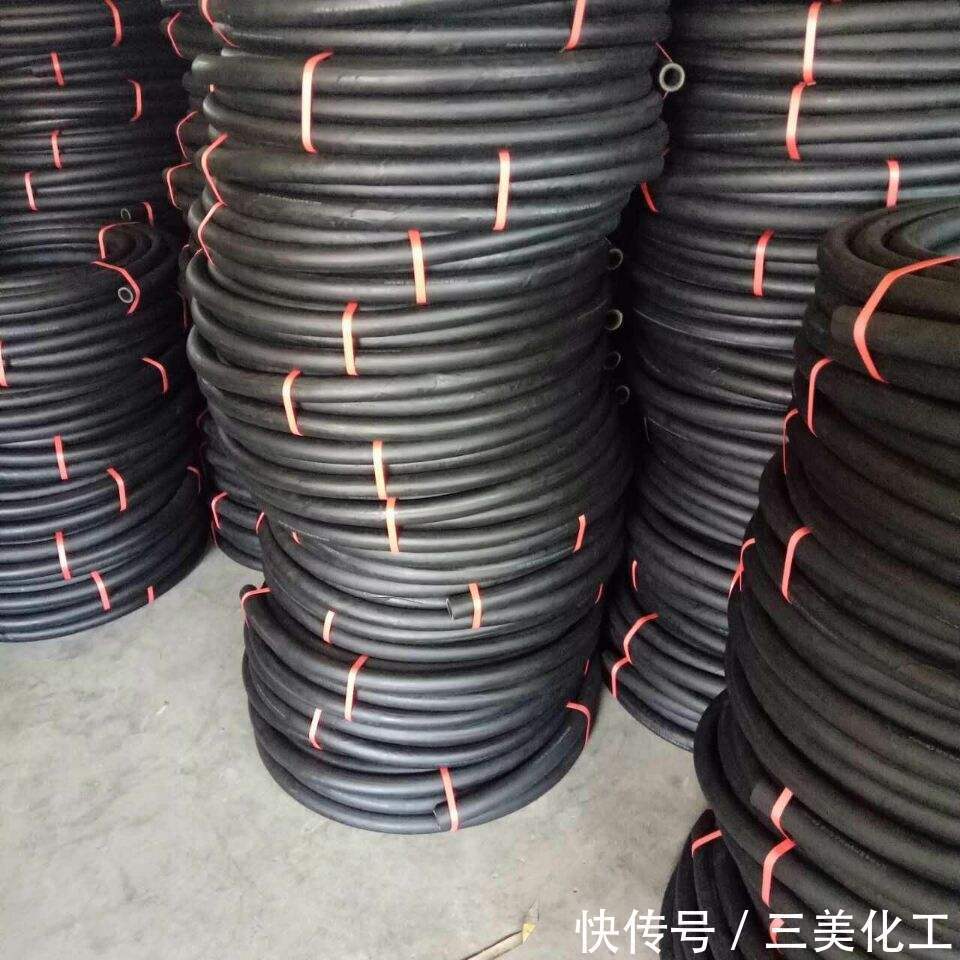 潜入深海的秘密武器:潜水服解读与发展