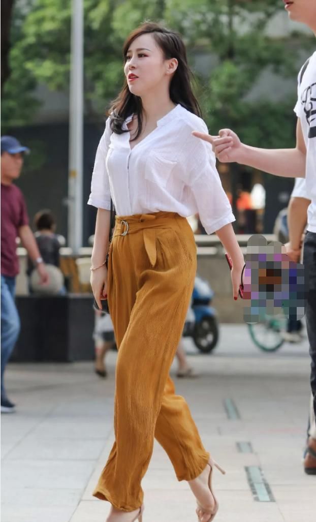 人格魅力|哪怕辣妈裤子穿的很随意,但仍然很有人格魅力