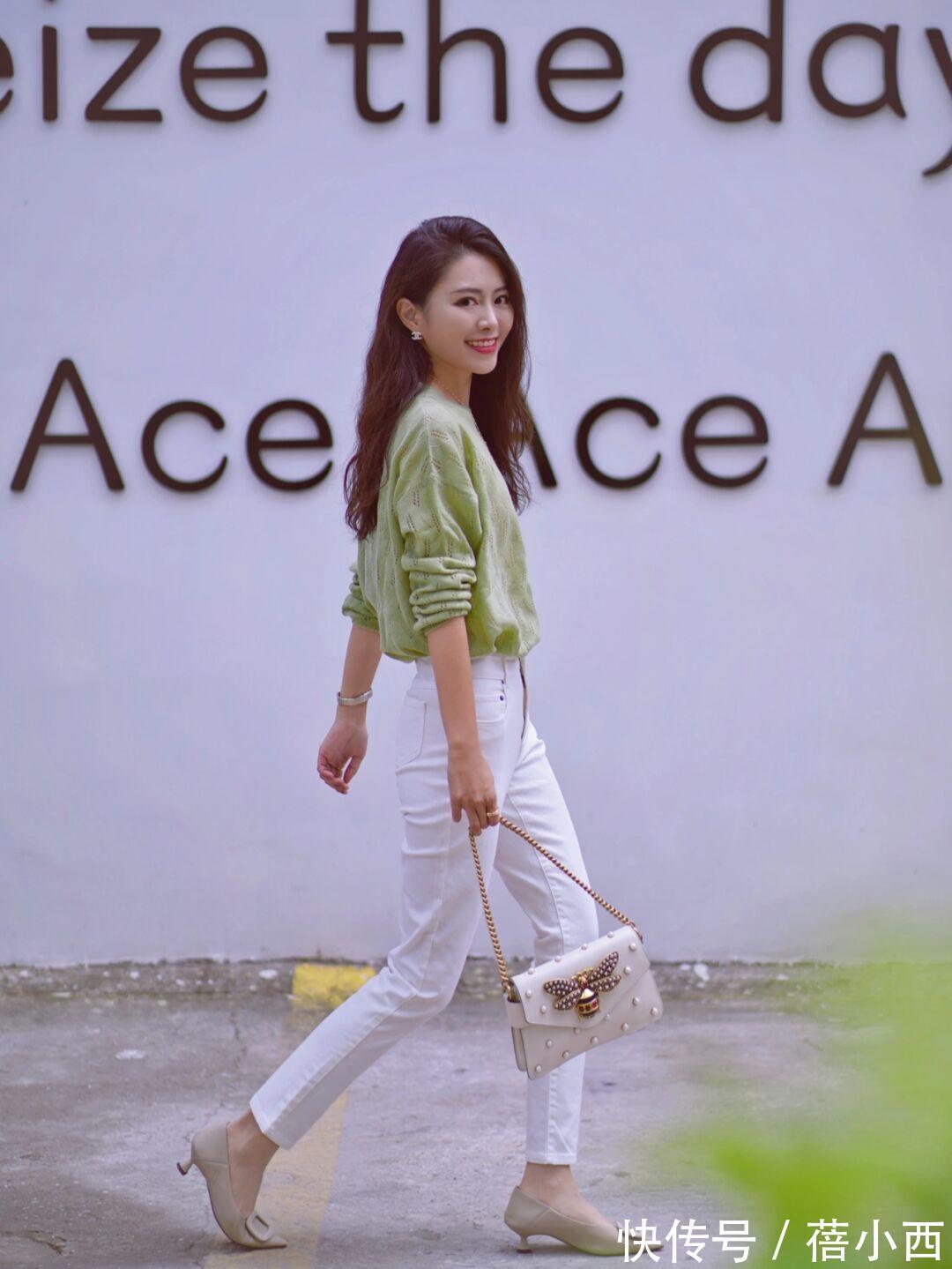 衬衫 今年还是穿“牛仔裤”最洋气,这样搭配衬衫、针织衫、毛衣,好美