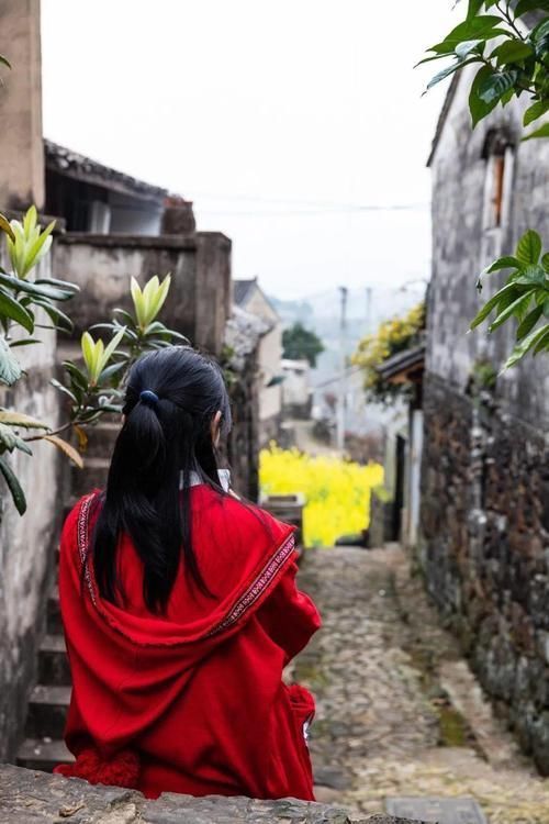 千亩梯田|不输婺源！这里的千亩梯田油菜花开了，还藏着个绝美石头小村~