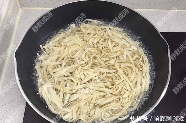 宅在家,我隔三差五做此菜,下饭又过瘾,还不长肉,做法超简单