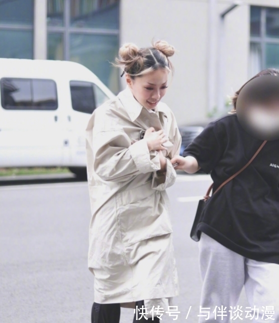 王嘉尔|新综艺《黑怕女孩》路透来袭,这位“红裤子女孩”我先押冠军了!