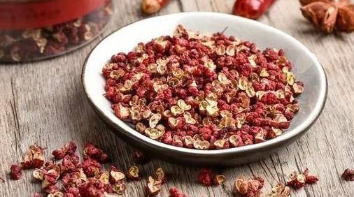 佛手柑内酯|花椒的2种茶做法,每天喝一杯,黑臭宿便排出来,口臭全消失