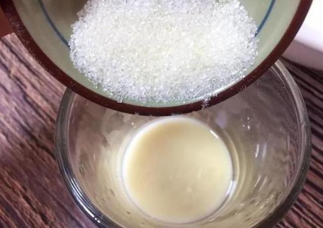 只用酵母粉发面太慢,教你一招,半个小时发满盆,省时省力