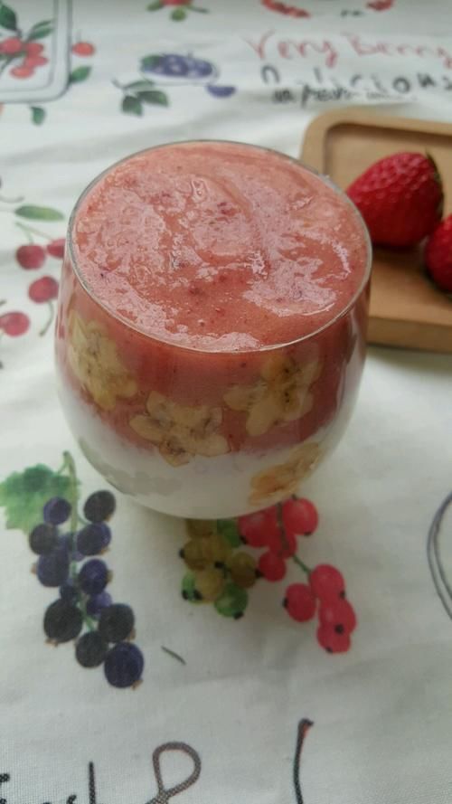 水果和酸奶的完美组合，入口丝滑，孩子们喜爱的甜品