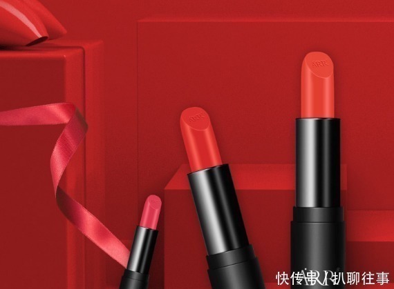 唇线笔 涂口红的小技巧:注重打底很重要,勾勒唇形能让嘴巴更饱满!