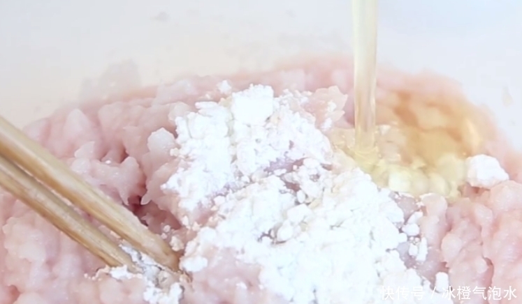 爽滑|居家分享原味鲢鱼丸子,鲜嫩爽滑,营养好吃,孩子喜欢的美味辅食